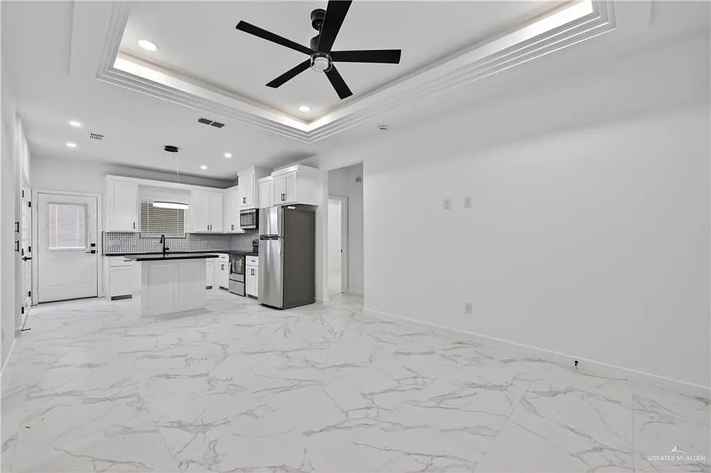 3 bed, 2.0 bath, 1040 sqft, $1,375 — Photo 2