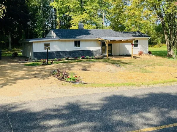 53982 Baseline Rd, Grand Junction, MI 49056
