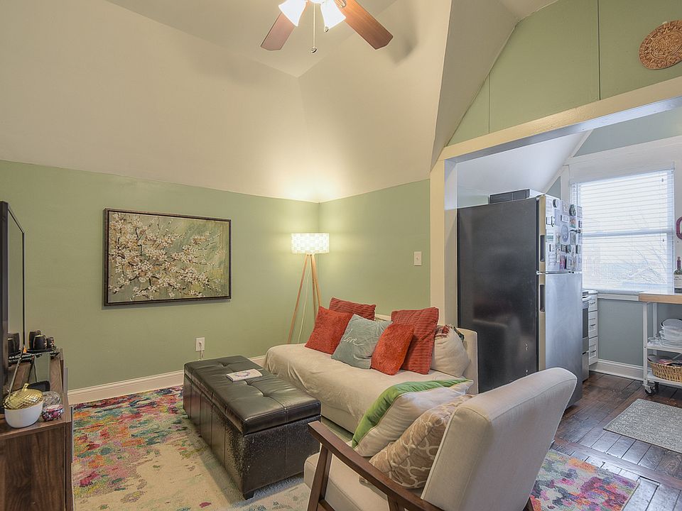 1st image of 4156 Oak St APT 2