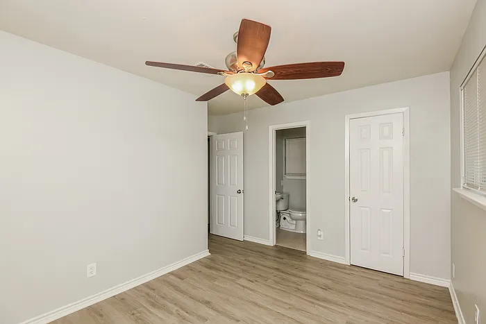 1214 Lynn St — Photo 10