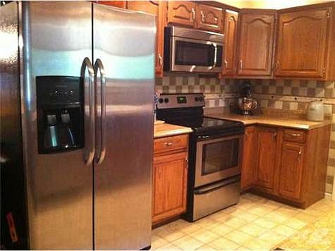 3rd image of 450 Lakeview Dr