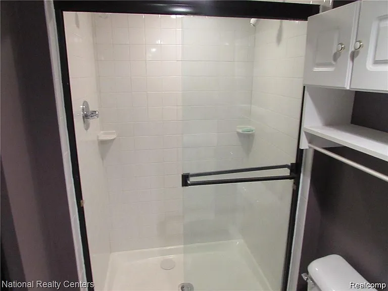 42106 Gladwin St — Photo 23
