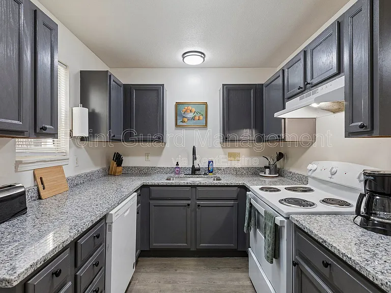 321 W South Ave — Photo 35