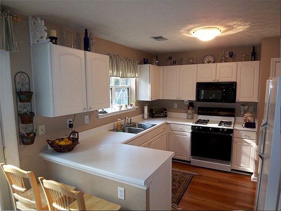 Breakfast bar in kitchen