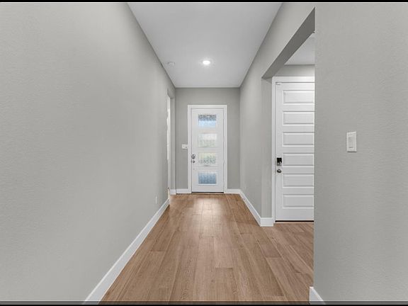 3rd image of 208 Nirnroot Ct