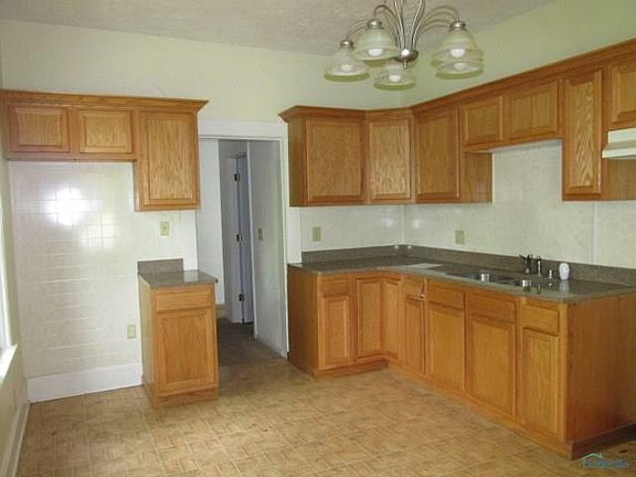 4th image of 327 Windsor Ln