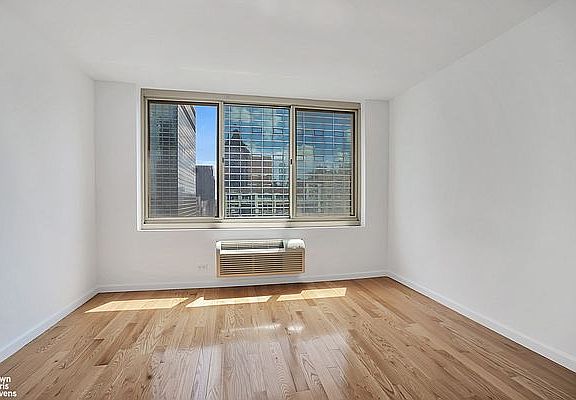5th image of 333 E 45th St Ph F