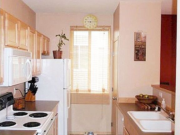 4th image of 3012 SE 8th Pl Unit 1119