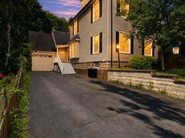 40 Ross St, Auburn, NY 13021