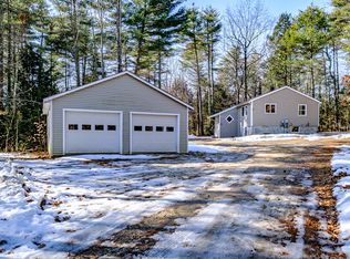 2 Tinker Ln, Cumberland, ME 04021