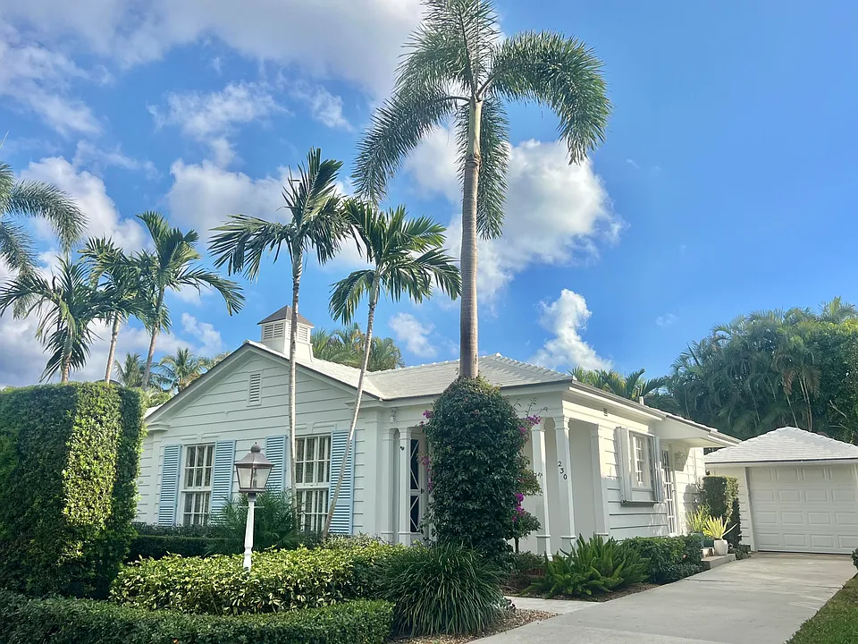 230 Colonial Ln
