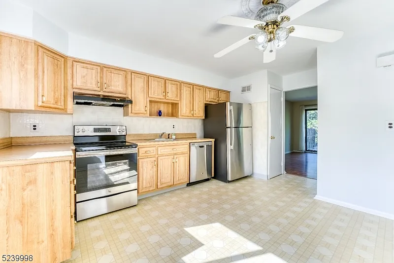 2 bed, 2.5 bath, $2,400 — Photo 3