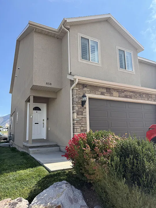 3 bed, 3.5 bath, 2250 sqft, $2,395 — Photo 2