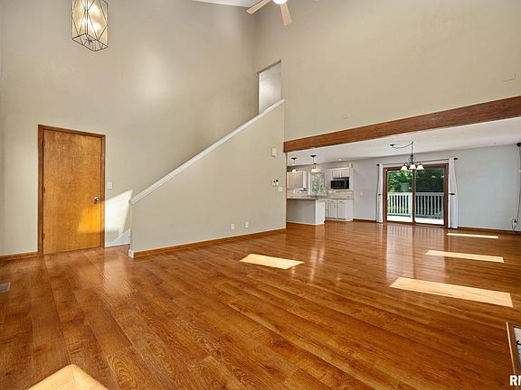 5th image of 610 Bayside Cir