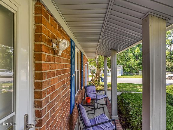 4th image of 914 Sycamore Drive