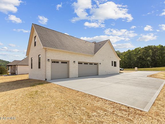 3rd image of 236 Big Oak Dr