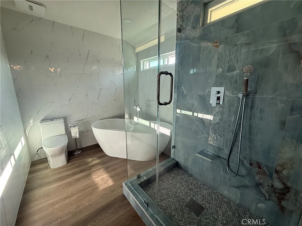 5 bed, 2740 sqft, $6,000 — Photo 1