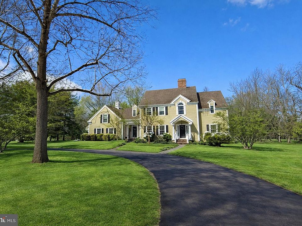 1st image of 7 Fox Run Rd