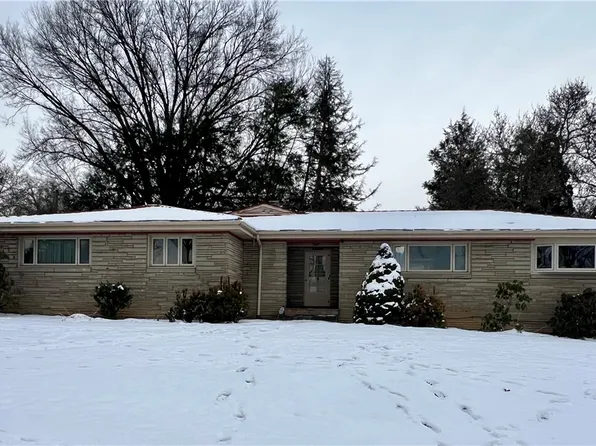 825 Ridgeview Dr, Pittsburgh, PA 15228