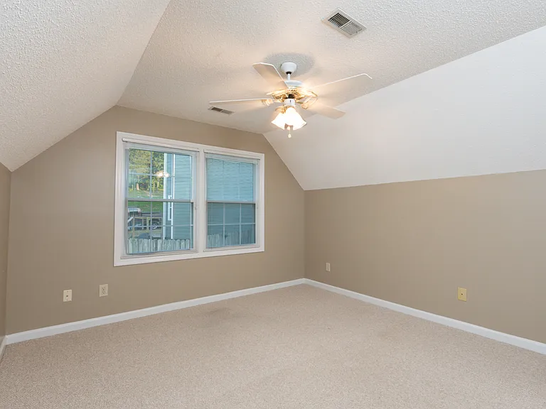 1400 Autumn Ridge Dr — Photo 20