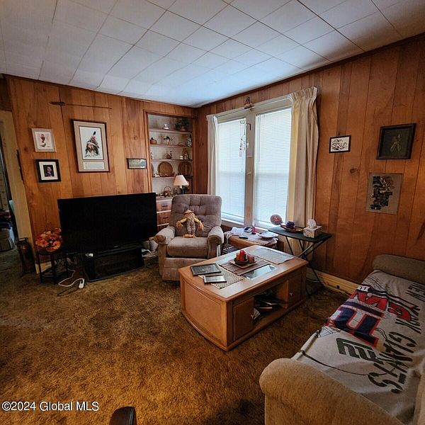 4th image of 27 Glen Avenue