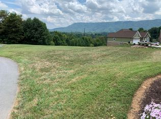242 Riverwatch Cir, Kingsport, TN 37660