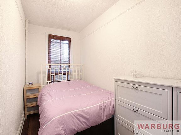4th image of 102 E 4th St APT 3