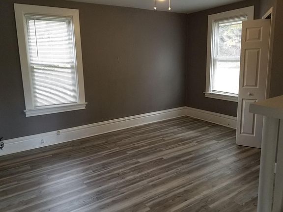 Master Bedroom w/ walk-in closet