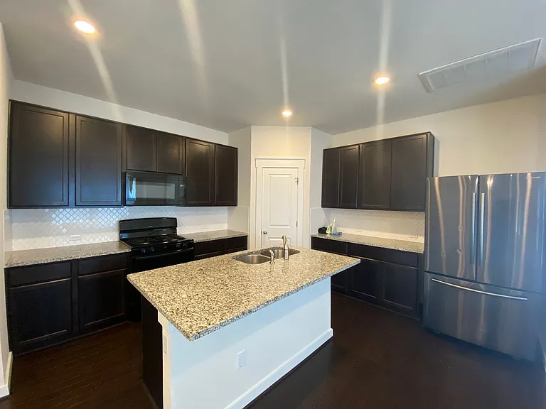 17115 Alturas Ave — Photo 9