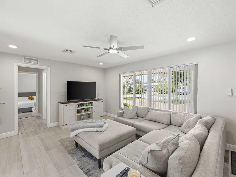 1710 SW 4th Ave — Photo 10