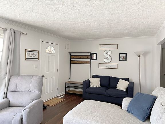 3rd image of 626 Clifton Blvd