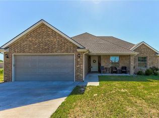 1740 N Dobbs Rd, Harrah, OK 73045