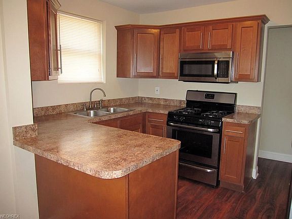 2nd image of 1178 Lily Ave