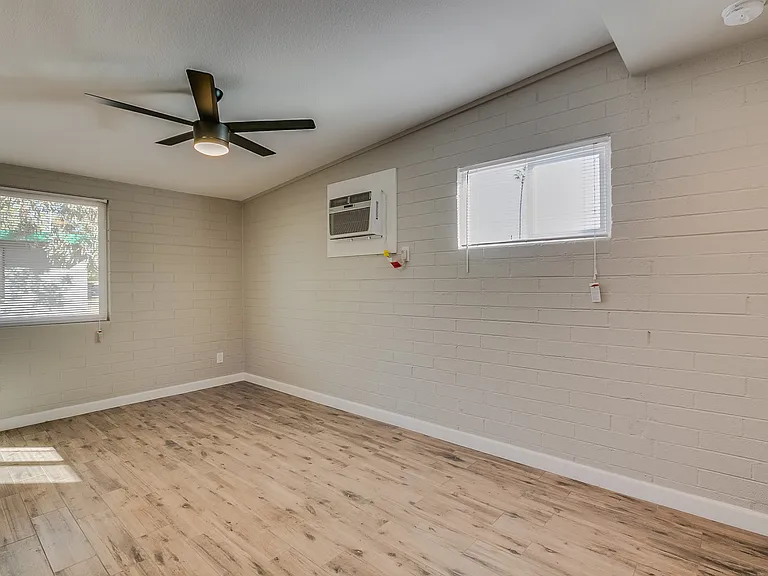 1008 S Mariana St — Photo 11