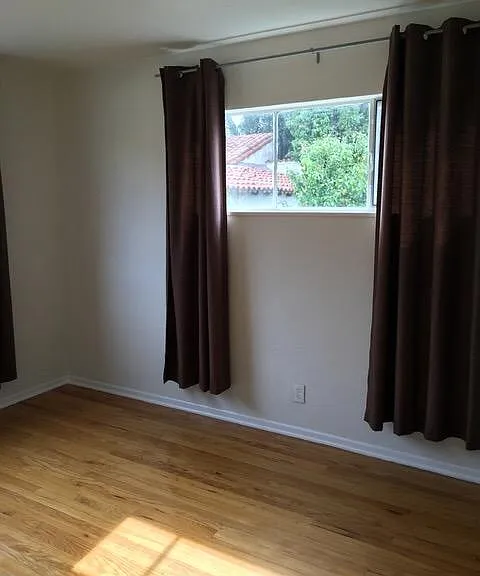 1479 N Havenhurst Dr #4 — Photo 8