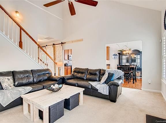 3rd image of 109 Briarwood Ln
