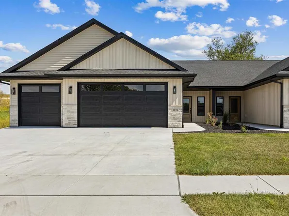 3070 Sunflower St, Ely, IA 52227