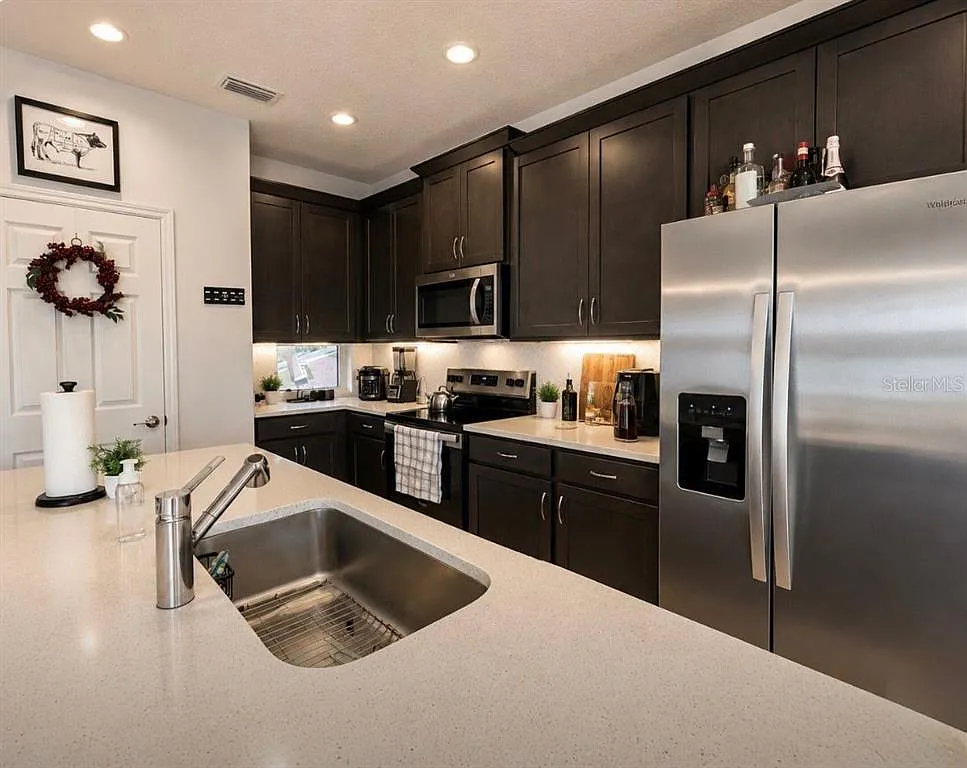 4 bed, 4.0 bath, 1862 sqft, $2,650 — Photo 3