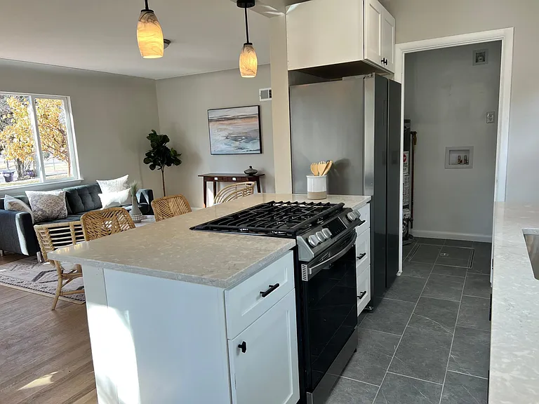 828 N Glencoe St — Photo 1
