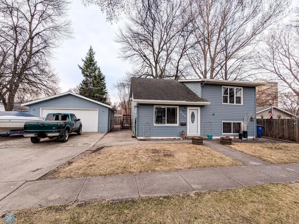909 4th Ave N, Moorhead, MN 56560