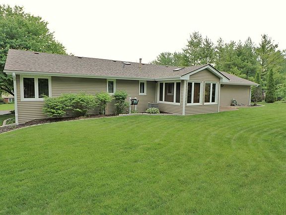 4th image of 3923 Eaton Dr