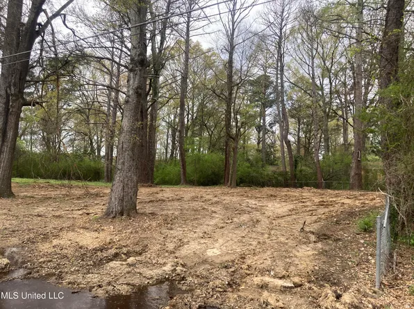 2881 Greenview Dr, Jackson, MS 39212