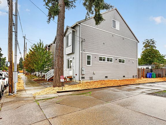 2nd image of 12102 SE Raymond St