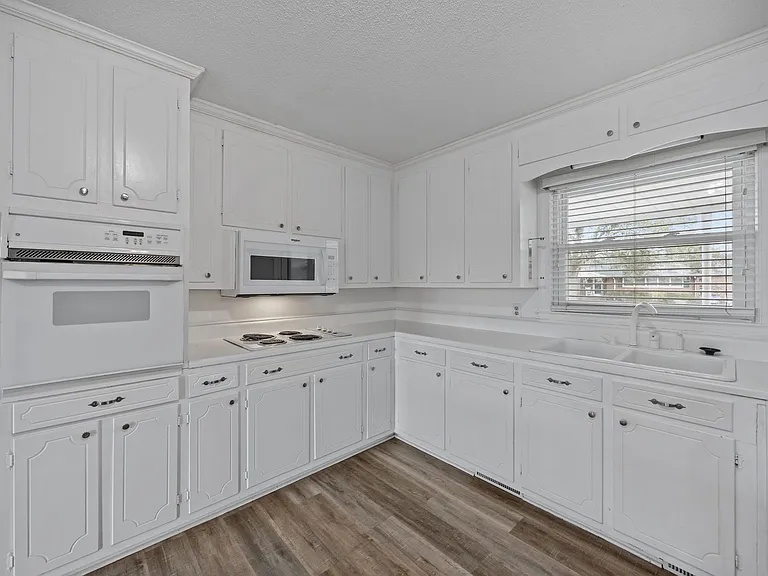 4130 Terrace Dr — Photo 23
