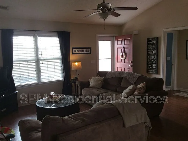 321 Rose Bud Ln — Photo 4