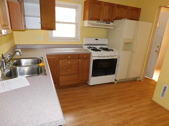 5th image of 1625 Charles Dr