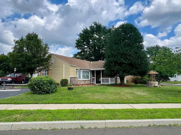 142 Bedford Rd, Fairless Hills, PA 19030