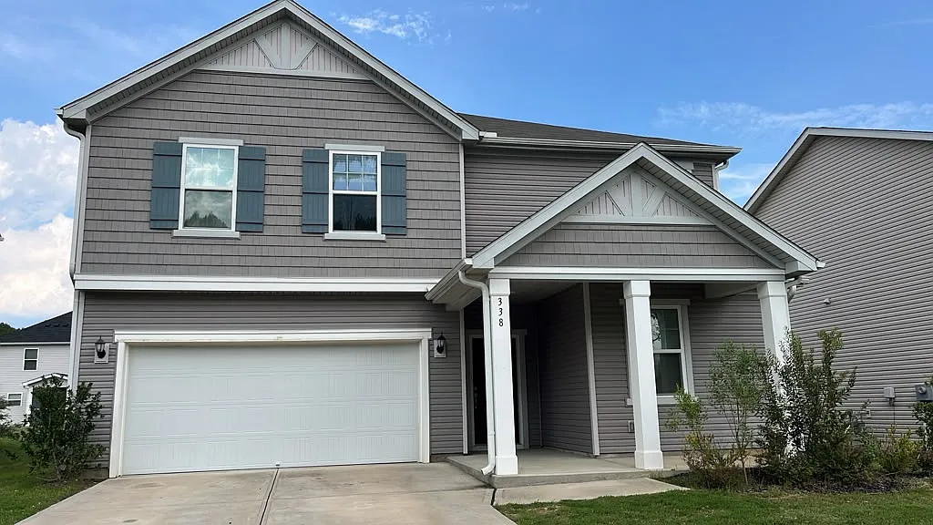 4 bed, 2350 sqft, $2,200 — Photo 3