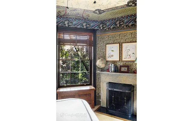 Sold by Douglas Elliman | media 21