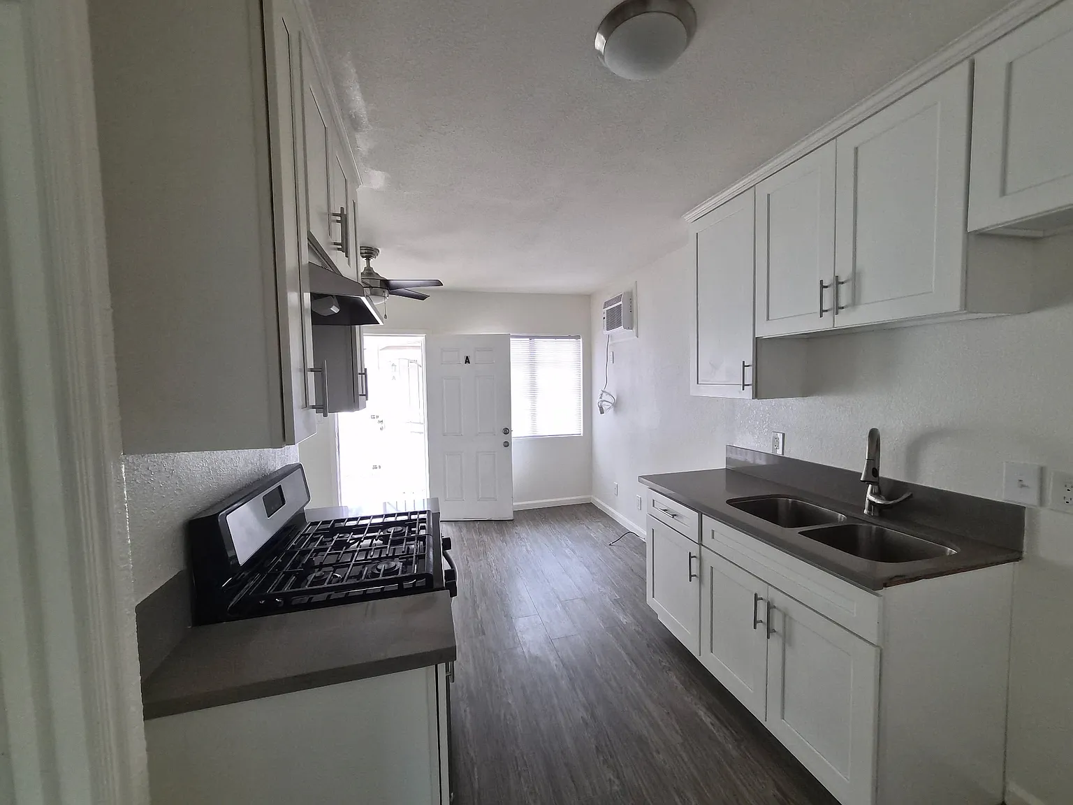 1 bed, 500 sqft, $1,825 — Photo 4